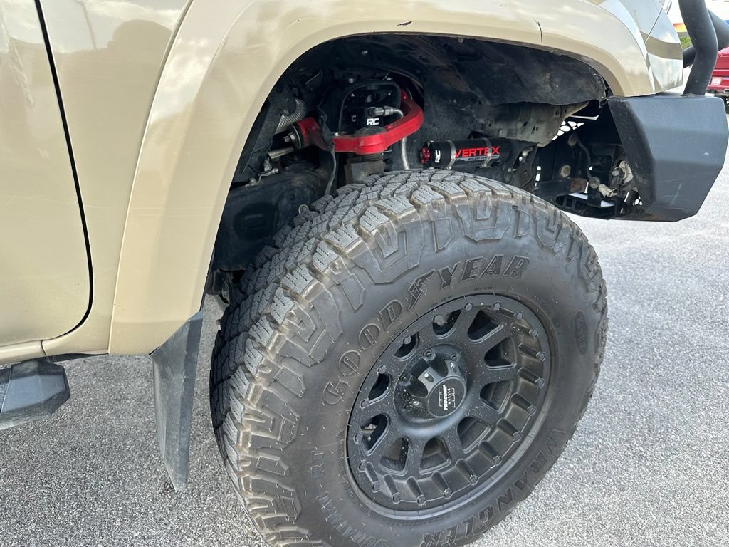 Used 2018 Toyota Tacoma TRD Sport w/ Technology Package RWD image 15