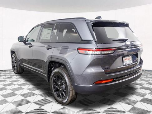 New 2025 Jeep Grand Cherokee Altitude image 11