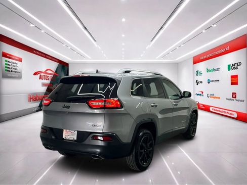 Used 2016 Jeep Cherokee Latitude image 8