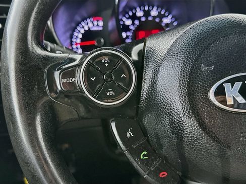 Used 2016 Kia Soul FWD image 24