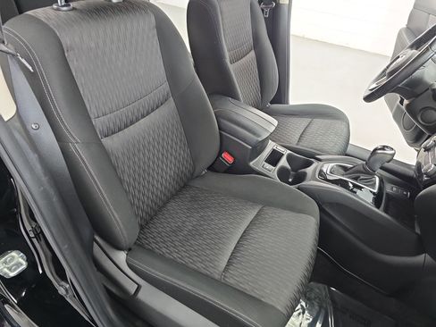 Certified 2019 Nissan Rogue SV w/ Sun & Sound Touring Package image 10