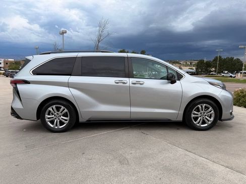 Used 2023 Toyota Sienna XSE w/ XSE Plus Package AWD/4WD image 9