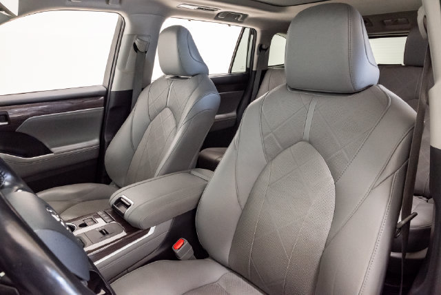 Used 2021 Toyota Highlander Platinum AWD/4WD image 11