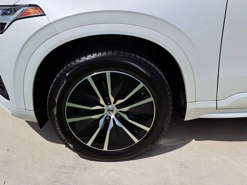 Used 2020 Volvo XC90 T5 Momentum image 3