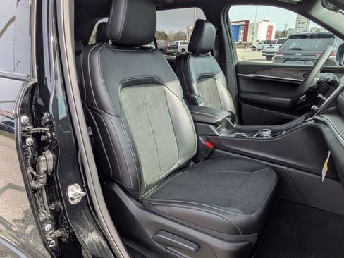 New 2026 Jeep Grand Cherokee Altitude RWD image 34