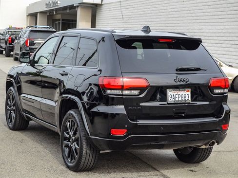 Used 2022 Jeep Grand Cherokee Laredo X image 6