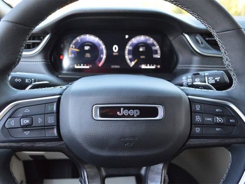 Certified 2023 Jeep Grand Cherokee L Limited w/ Luxury Tech Group II image 17