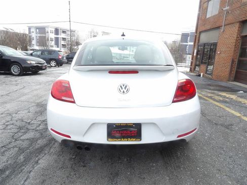 Used 2016 Volkswagen Beetle SE image 4