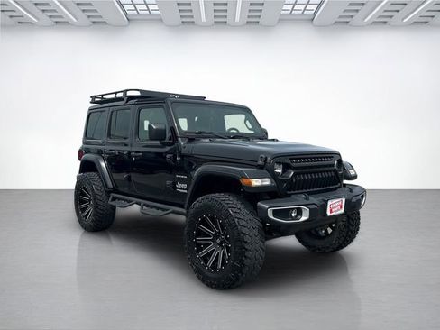 Used 2020 Jeep Wrangler Unlimited Sahara w/ Uconnect 4C Nav & Sound Group AWD/4WD image 2