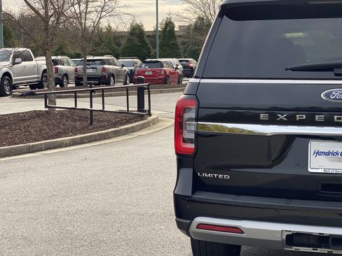 Used 2024 Ford Expedition Max Limited image 22