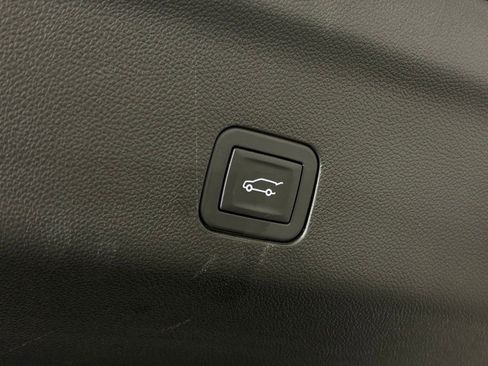 Used 2025 GMC Yukon Denali AWD/4WD image 44