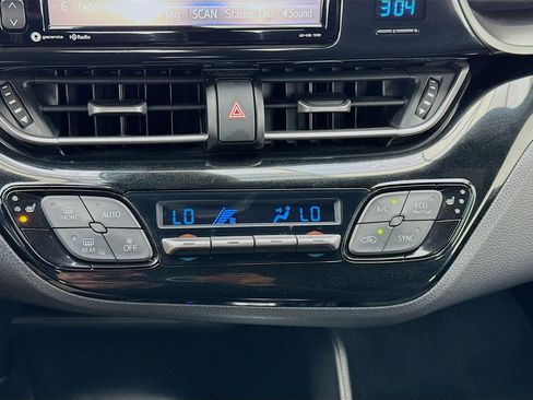 Used 2018 Toyota C-HR XLE FWD image 12
