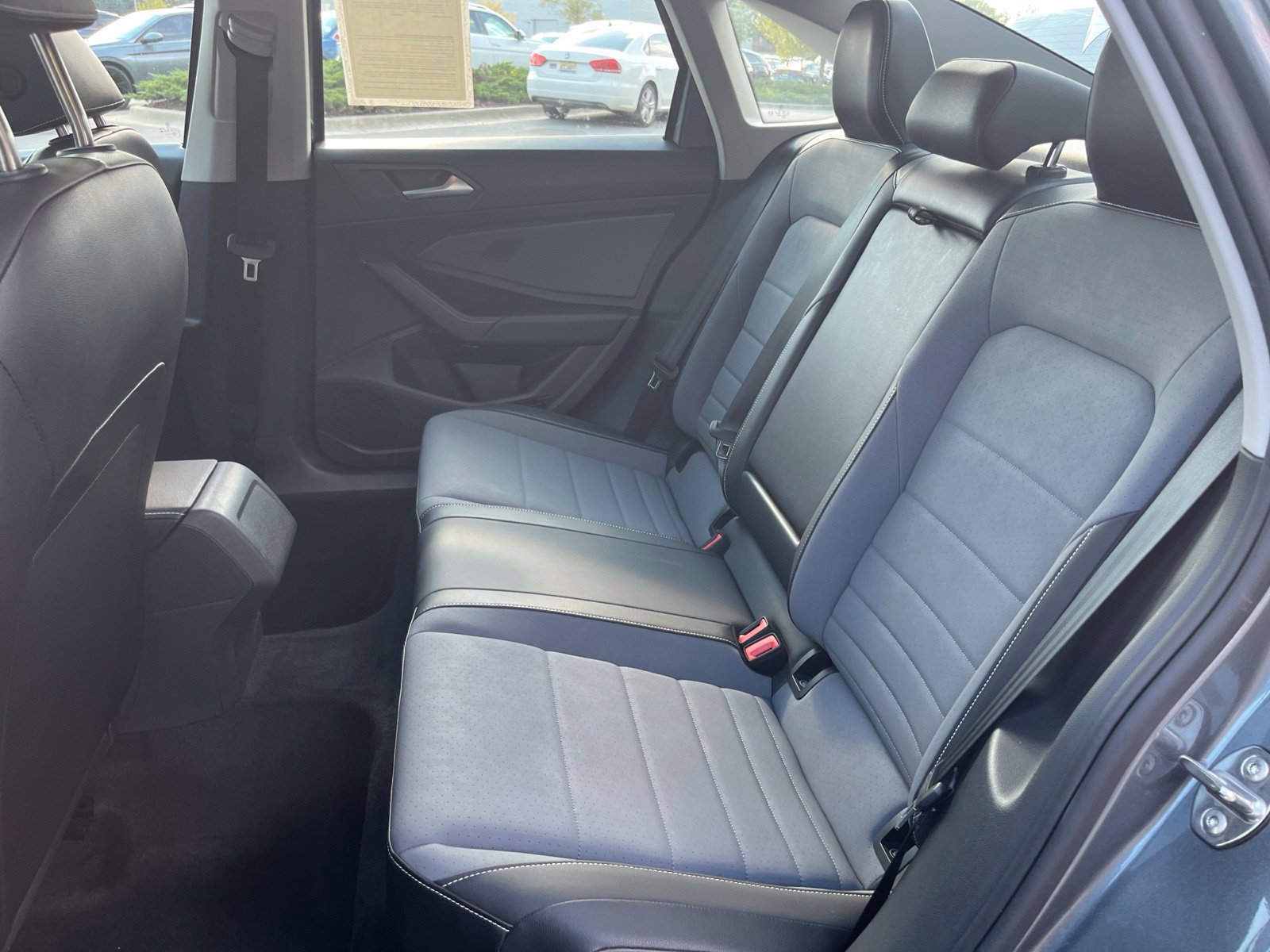 Certified 2025 Volkswagen Jetta SE FWD image 29