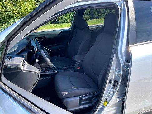 Used 2023 Toyota Corolla Cross LE w/ Moonroof Package AWD/4WD image 10