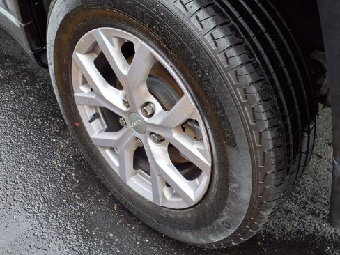 Used 2022 Jeep Grand Cherokee Limited image 28