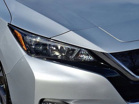 Used 2022 Nissan Leaf SV image 9