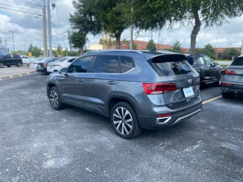 Used 2024 Volkswagen Taos SE FWD image 3