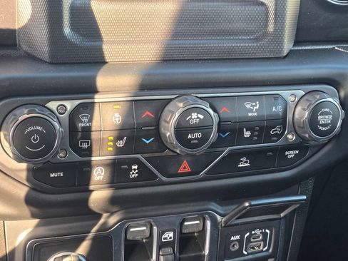 Used 2022 Jeep Wrangler Unlimited Sport image 34