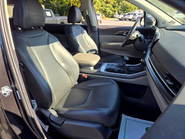 Used 2025 Kia Carnival FWD image 22