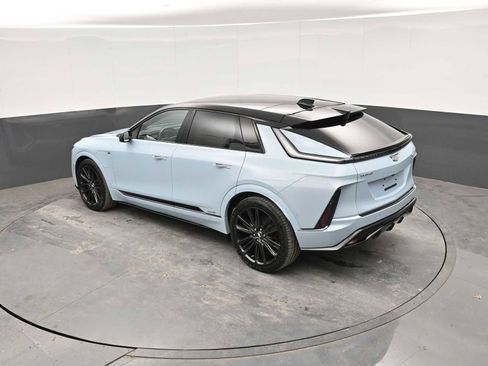 New 2026 Cadillac Lyriq V image 28