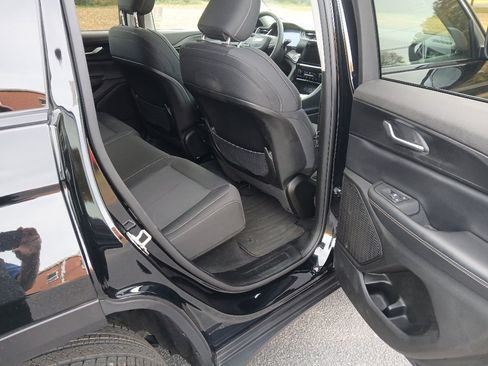 Certified 2023 Jeep Grand Cherokee Laredo X image 30