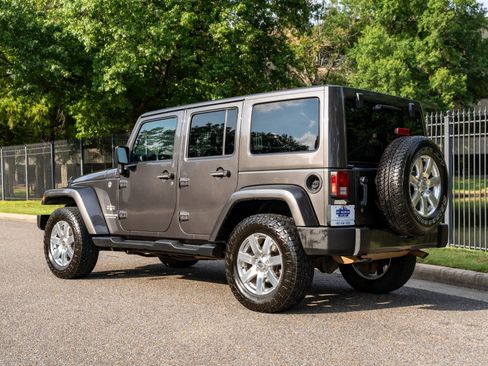 Used 2016 Jeep Wrangler Unlimited Sahara AWD/4WD image 8