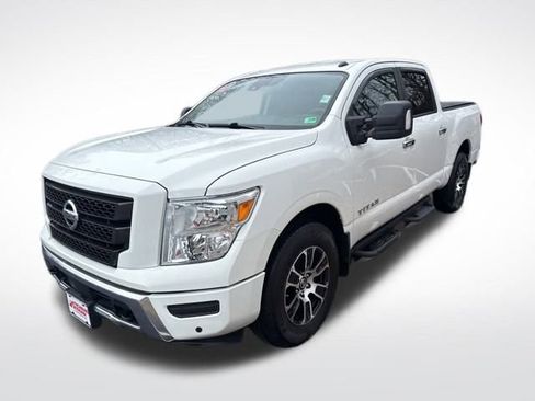 Used 2021 Nissan Titan SV w/ SV Convenience Package image 2