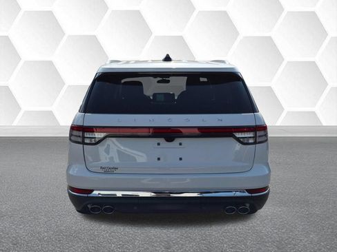 Used 2026 Lincoln Aviator 2WD image 4
