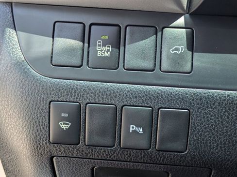 Used 2015 Toyota Highlander Limited AWD/4WD image 10