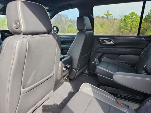 Certified 2024 GMC Yukon XL SLT w/ SLT Premium Package image 13