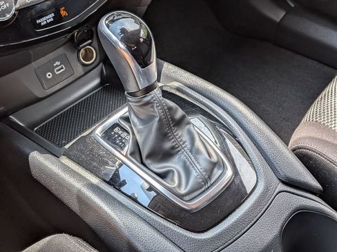 Used 2021 Nissan Rogue Sport SV AWD/4WD image 16