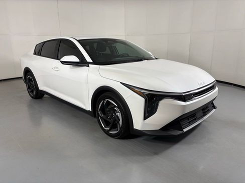 New 2026 Kia K4 EX FWD image 2