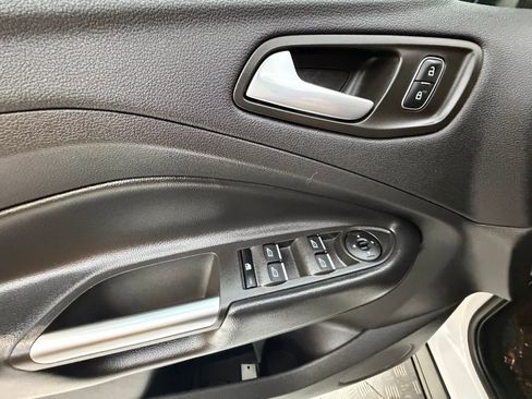Used 2019 Ford Escape SE image 25