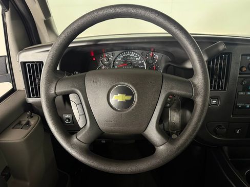 Used 2025 Chevrolet Express 3500 LT w/ LT Preferred Equipment Group RWD image 13