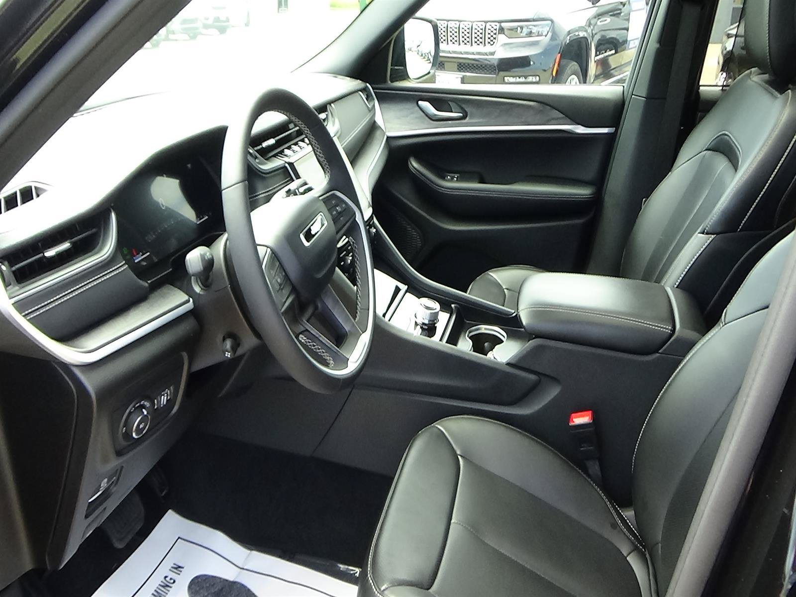 Certified 2025 Jeep Grand Cherokee L Limited w/ Luxury Tech Group II AWD/4WD image 18