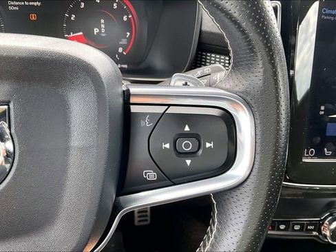 Used 2020 Volvo XC40 T4 R-Design FWD image 17