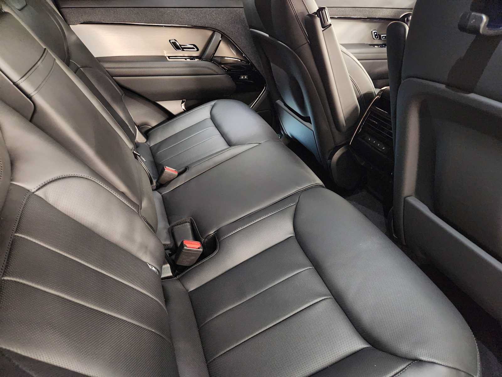 New 2027 Land Rover Range Rover Sport SE AWD/4WD image 31