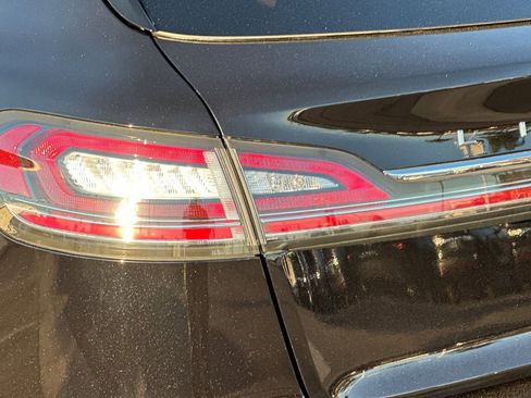 Used 2023 Lincoln Nautilus Reserve w/ Luxury Package image 27