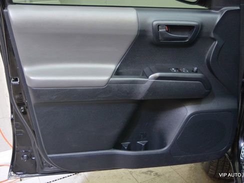 Used 2020 Toyota Tacoma SR image 7