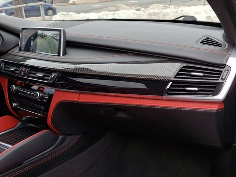 Used 2018 BMW X5 M image 12