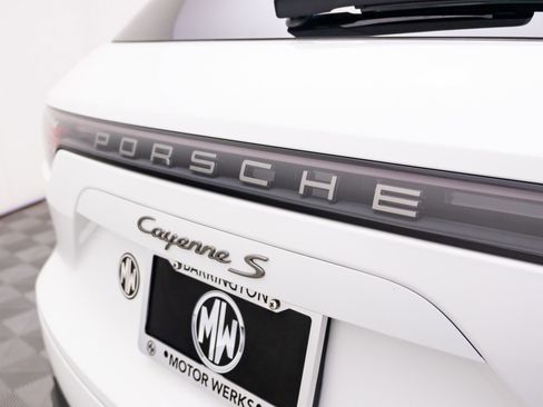 Certified 2023 Porsche Cayenne S Platinum AWD/4WD image 39