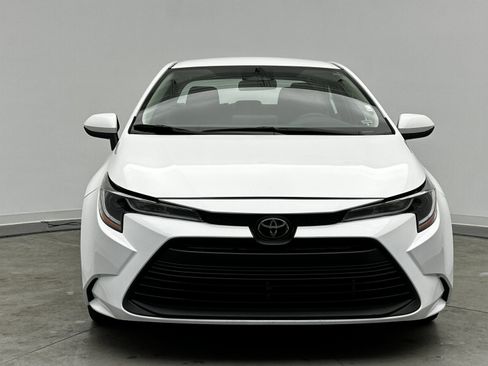 Used 2024 Toyota Corolla LE image 2