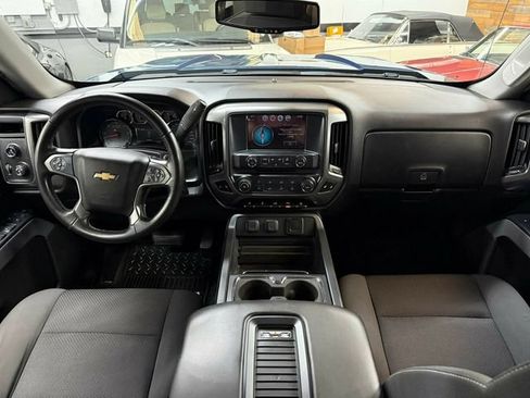 Used 2018 Chevrolet Silverado 1500 LT w/ LT Plus Package AWD/4WD image 18