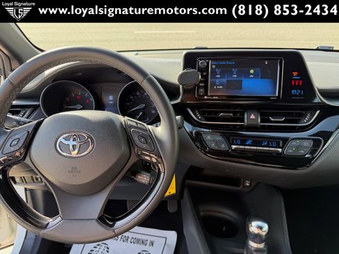 Used 2018 Toyota C-HR XLE image 20