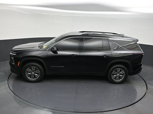 Used 2025 Chevrolet Traverse LT w/ Driver Confidence Package FWD image 18