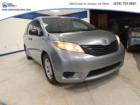 Used 2011 Toyota Sienna FWD image 3