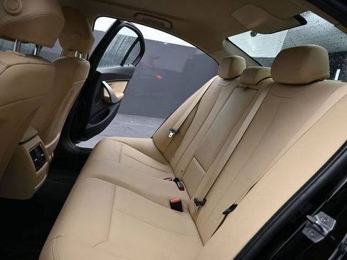 Used 2018 BMW 320i Sedan image 16