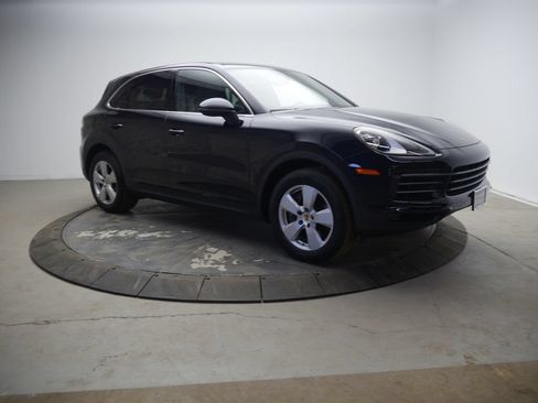 Used 2023 Porsche Cayenne AWD/4WD image 9