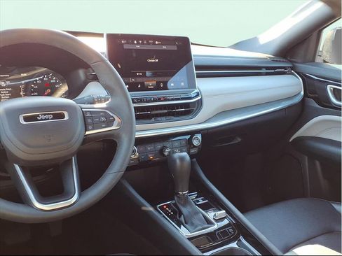 Used 2024 Jeep Compass Limited image 16