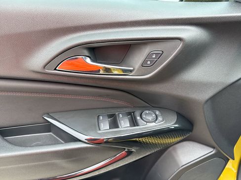 Used 2025 Chevrolet Trax RS w/ Sunroof Package FWD image 15
